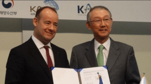 Jean Loïc Galle, president and CEO of Thales Alenia Space, and Gi Wook Nam, director of KASS Programme Office, sign an agreement for KARI’s KASS