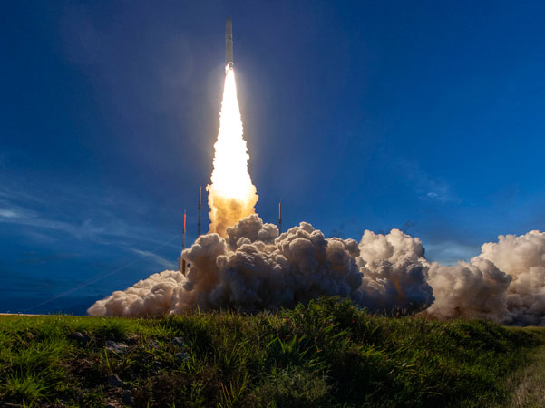 Arianespace launching an Ariane 5 rocket, carrying EUTELSAT 7C and T-16. Photo: Arianespace