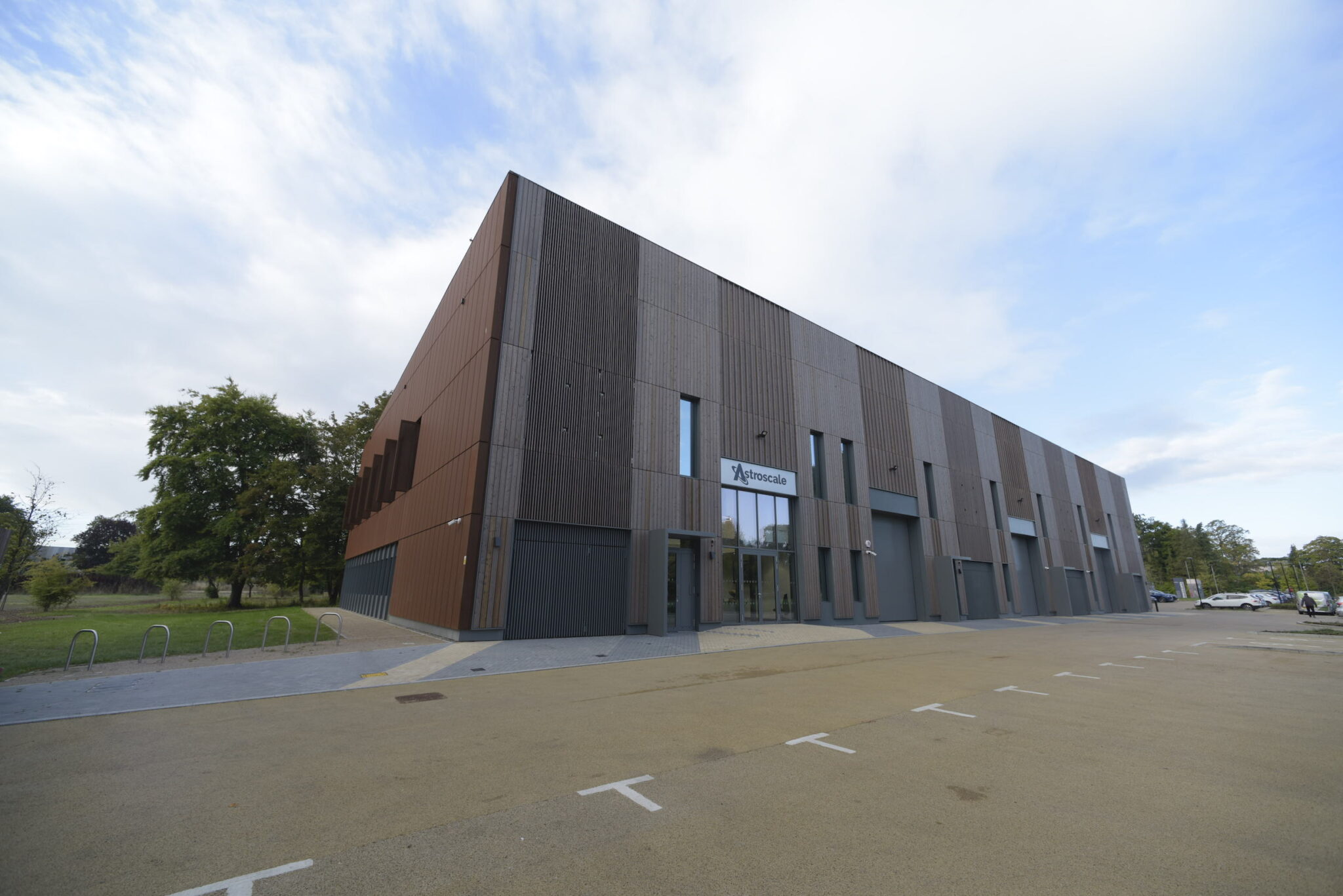 Astroscale Opens Zeus Satellite Manufacturing Facility In UK’s Harwell ...