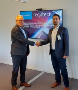 Scanfil Åtvidaberg Managing Director Steve Creutz, left, with ReQuTech CEO Omid Sotoudeh, right. Photo: ReQuTech